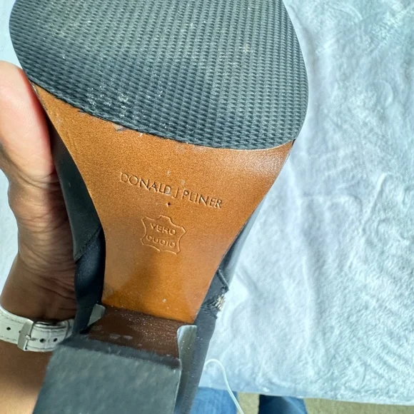 Size 9 Donald J Pliner Volt Snakeskin Embossed Cap Toe Bootie - Picture 7 of 12